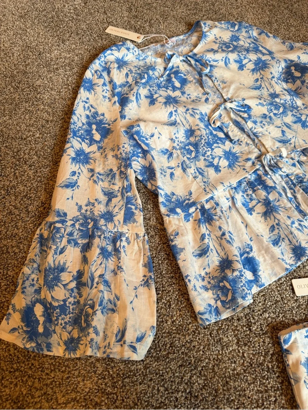 NWT Olivaceous Blue and White Floral Two-Piece Set Top & Shorts Sz L 100% Cotton - Picture 4 of 16